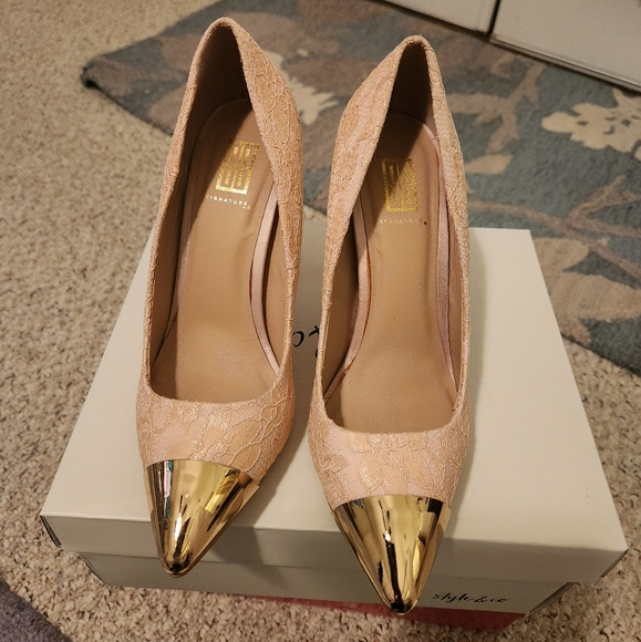 Heels - Picture 4 of 4